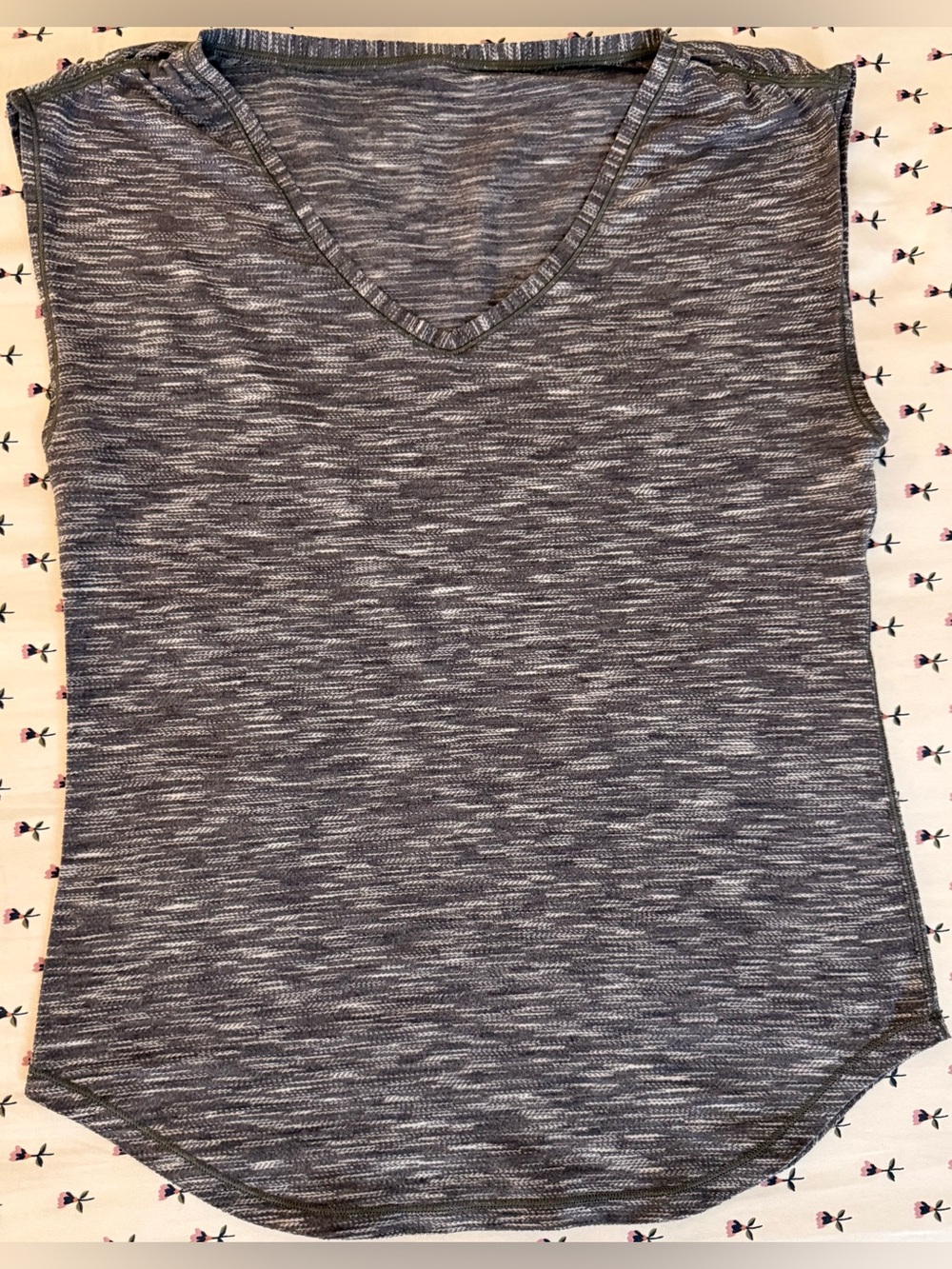 Lululemon Gray & White Cap Sleeve Muscle Tee – Women’s Size 8 – EUC